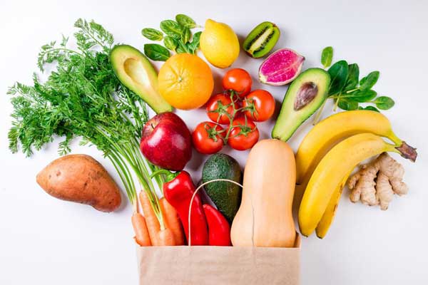 سبزیجات نشاسته ای كه شامل كدو، چغندر، سیب زمینی، ذرت و نخود فرنگی هستند كه مقادیر مناسبی فیبر، پروتئین و مواد مغذی مثل پتاسیم، ویتامین K دارند. مصرف روزانه این سبزیجات، كمك بسیاری به تعادل تغذیه‌ای شما در مصرف منابع كربوهیدراتی می‌كند.