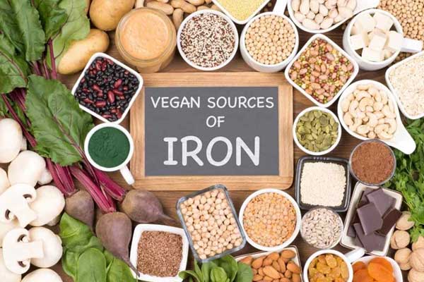 آهن هم: منابع حیوانی آهن
آهن غیر هِم: آهنی كه در منابع گیاهی وجود دارد. جذب آن در بدن سخت‌تر از نوع هِم است با این حال می‌توان جذب آن‌را با مصرف ویتامین C افزایش داد. 