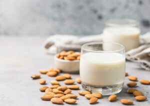 6 خاصیت مفید شیر بادام برای بدن